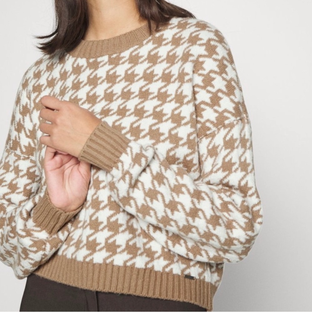 Hollister Checkered Sweater. Size Large